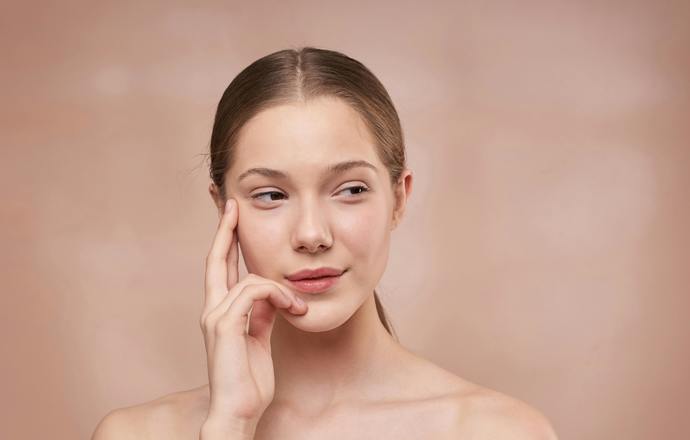 Sekret promiennej cery – jak działa niacynamid i retinal w pielęgnacji skóry?